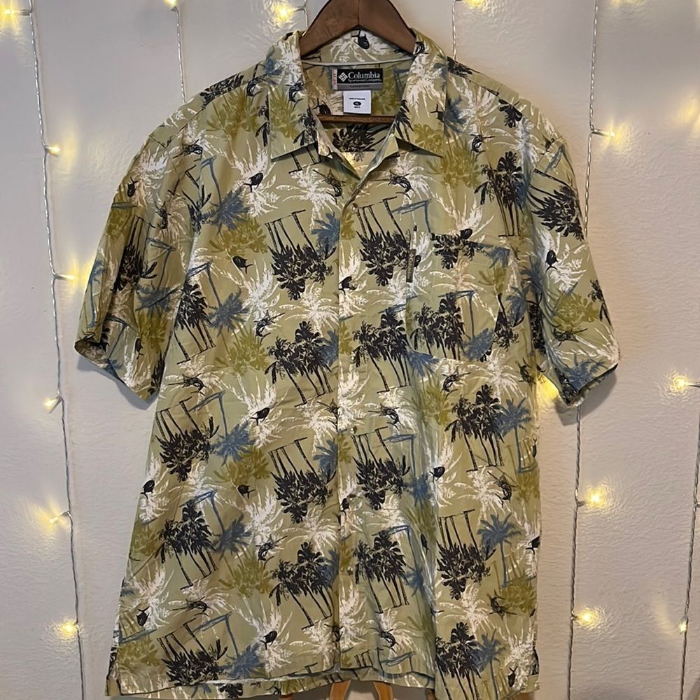 NWOT Columbia Mens Palm Tree Marlin Button Down Camp Shirt